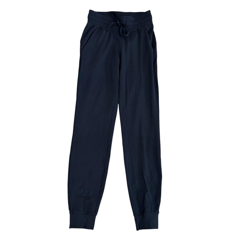 Lululemon women's black Ready to Rulu joggerโ pant size 2